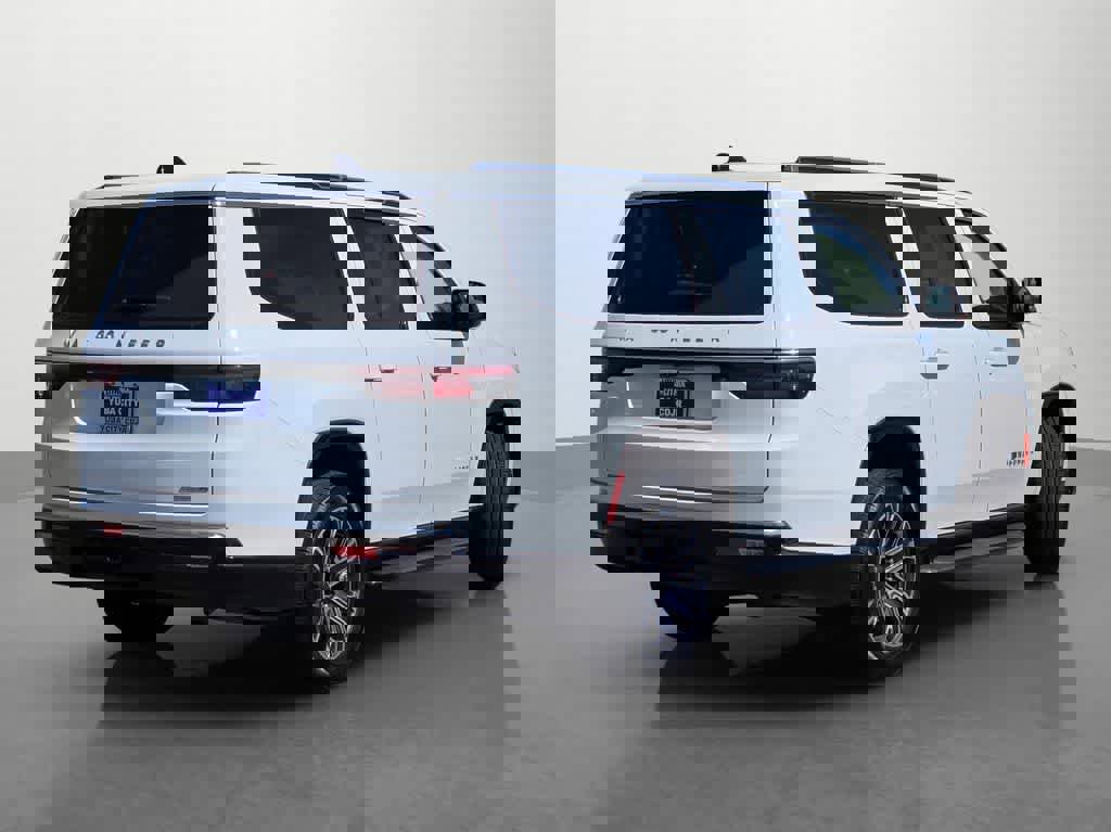 Used 2024 Jeep Wagoneer L Series II RWD image 6