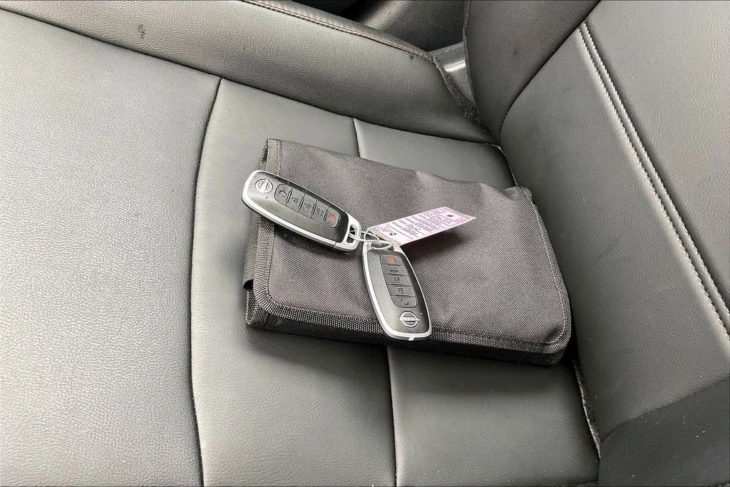 Used 2024 Nissan Sentra SR w/ SR Premium Package image 10