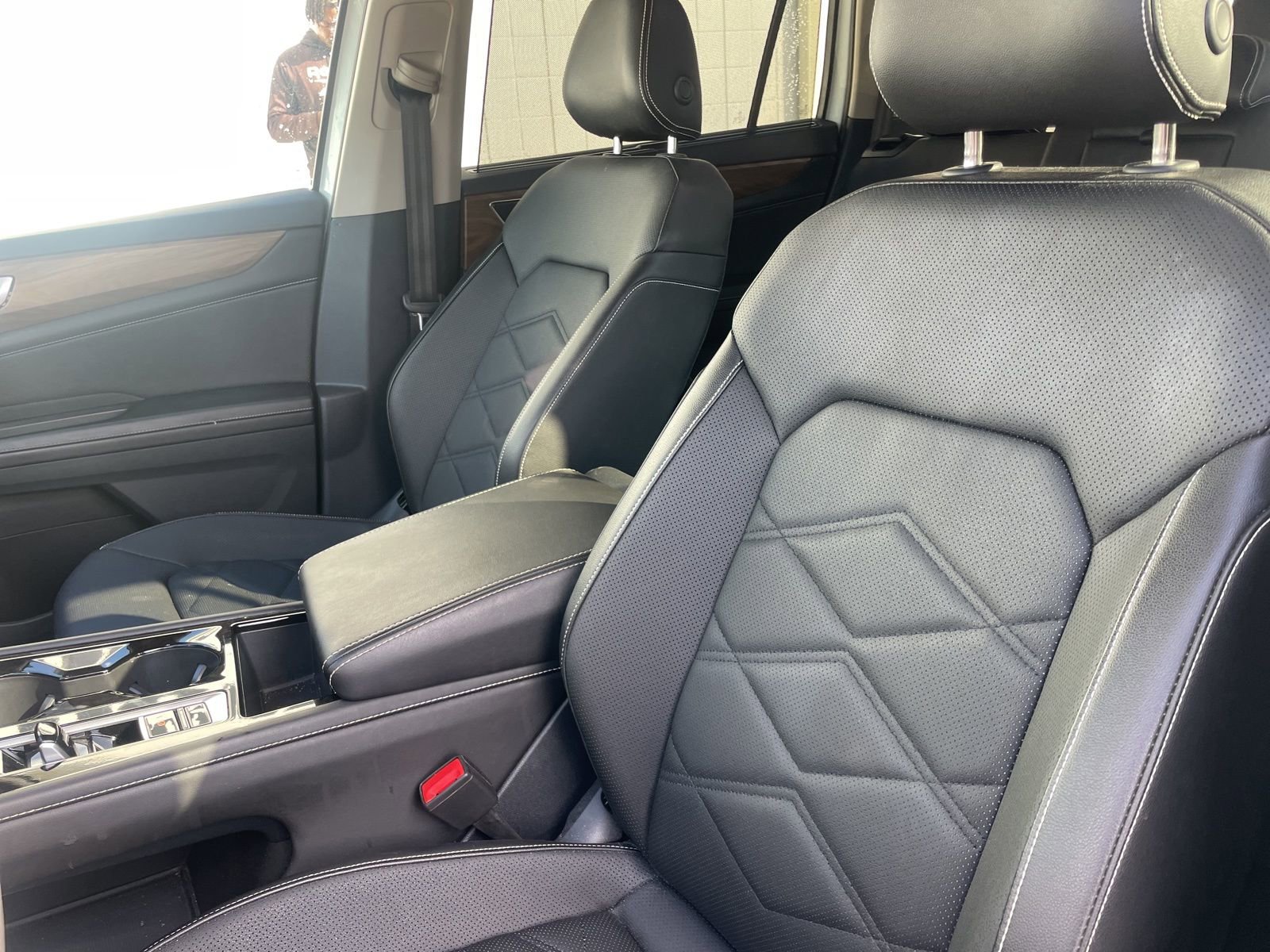 Used 2025 Volkswagen Atlas SE image 8