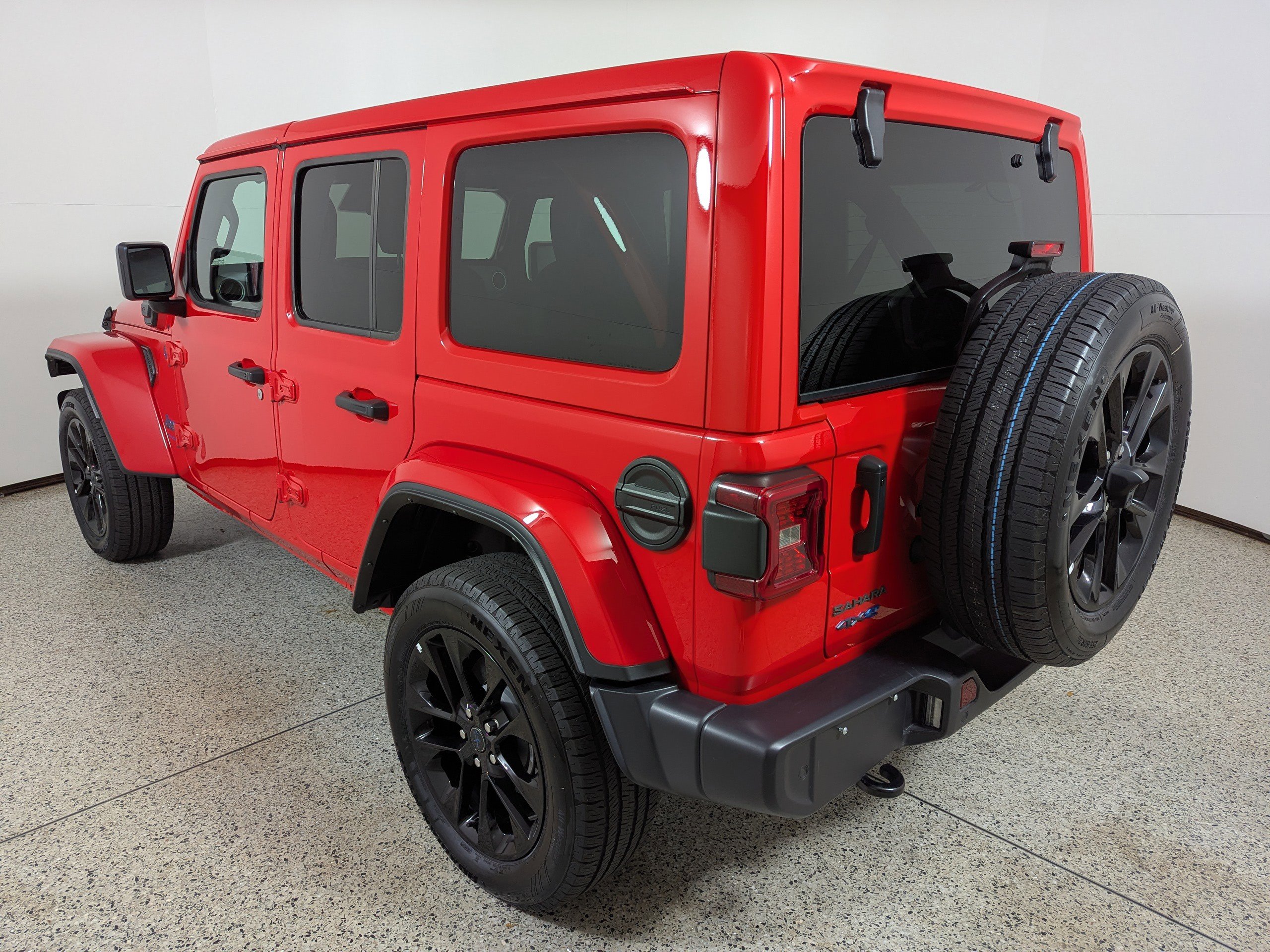 Used 2025 Jeep Wrangler Unlimited Sahara w/ Safety Group AWD/4WD image 5