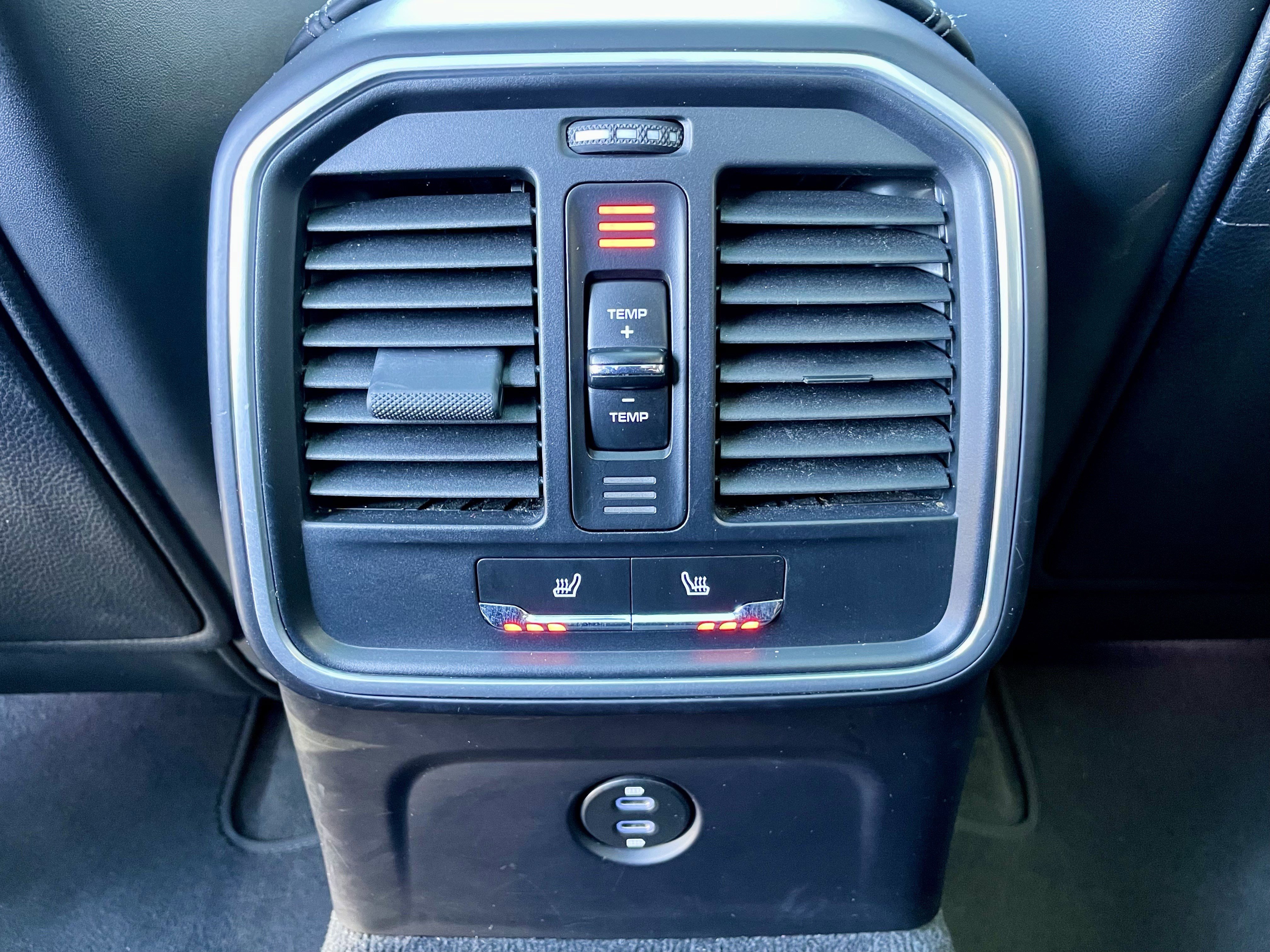 Used 2022 Porsche Macan image 26