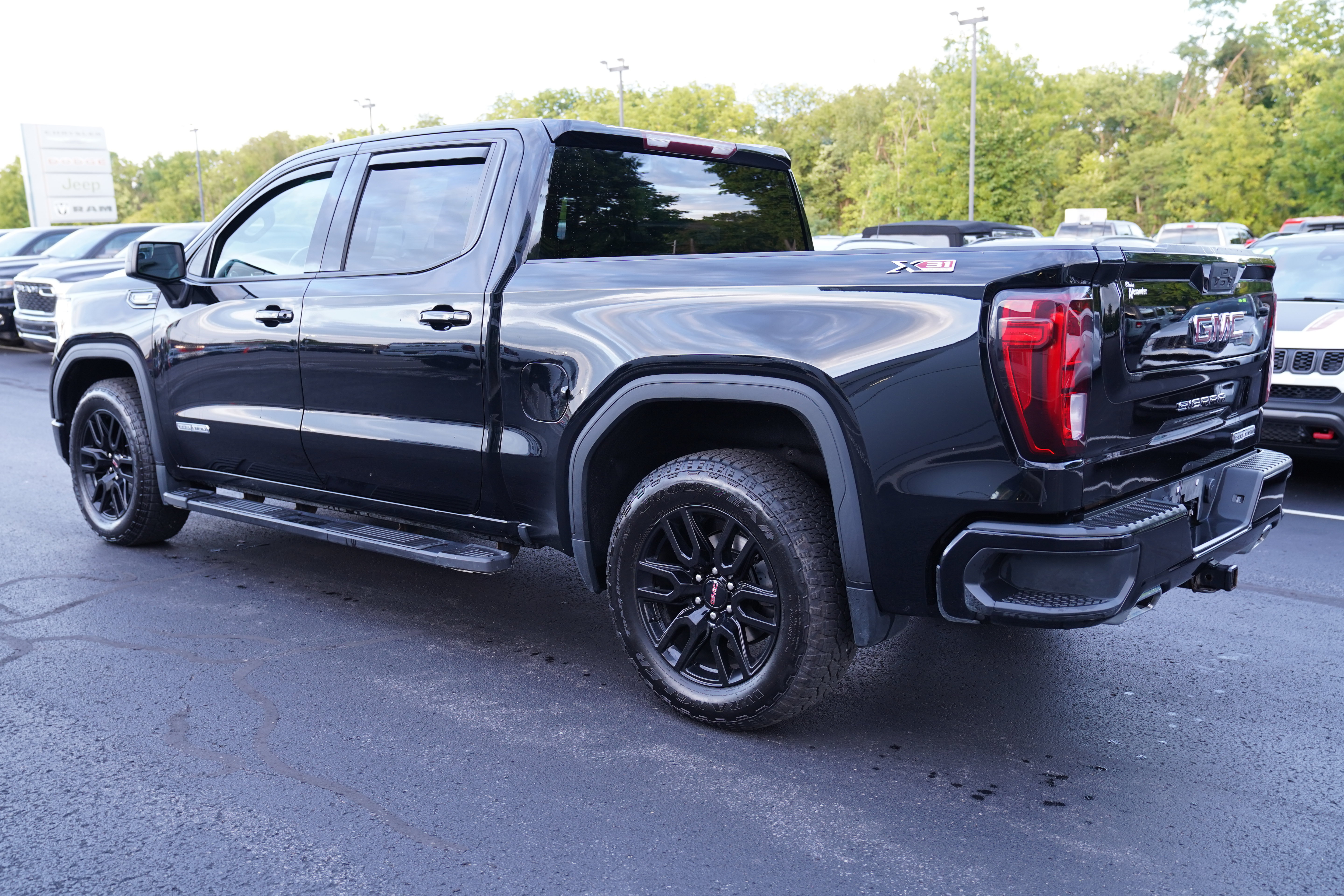 Used 2021 GMC Sierra 1500 Elevation w/ X31 Off-Road Package AWD/4WD image 8