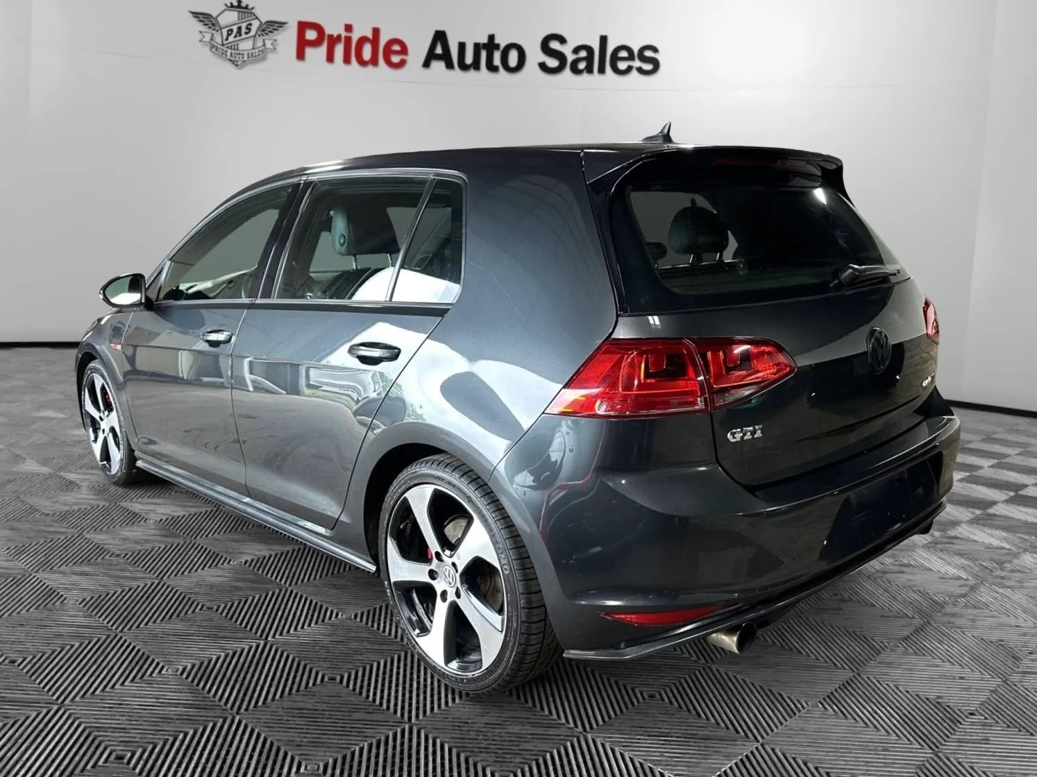 Used 2015 Volkswagen GTI SE FWD image 5