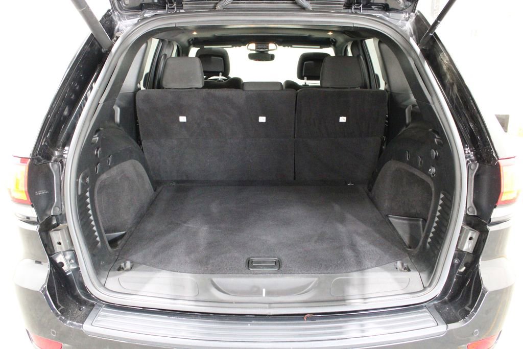 Used 2019 Jeep Grand Cherokee Laredo image 16