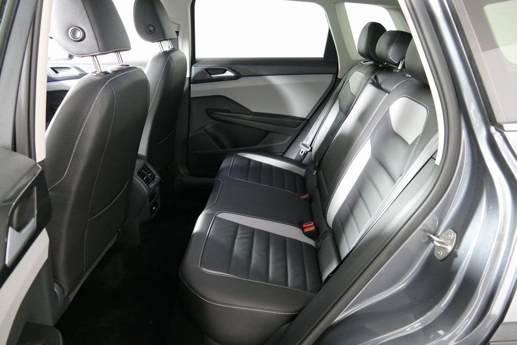 Used 2024 Volkswagen Taos SEL image 27