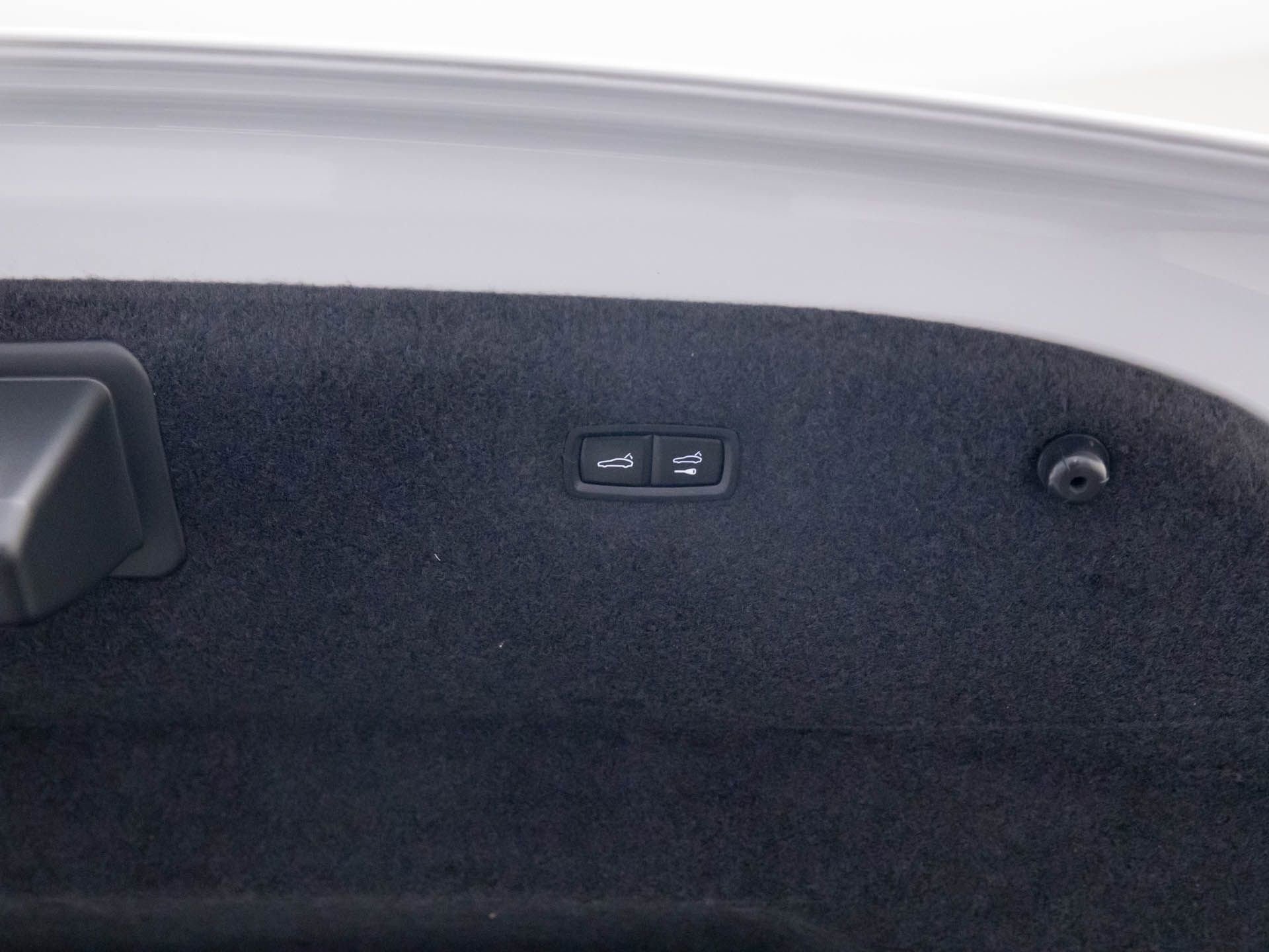 Certified 2020 Porsche Taycan Turbo image 33