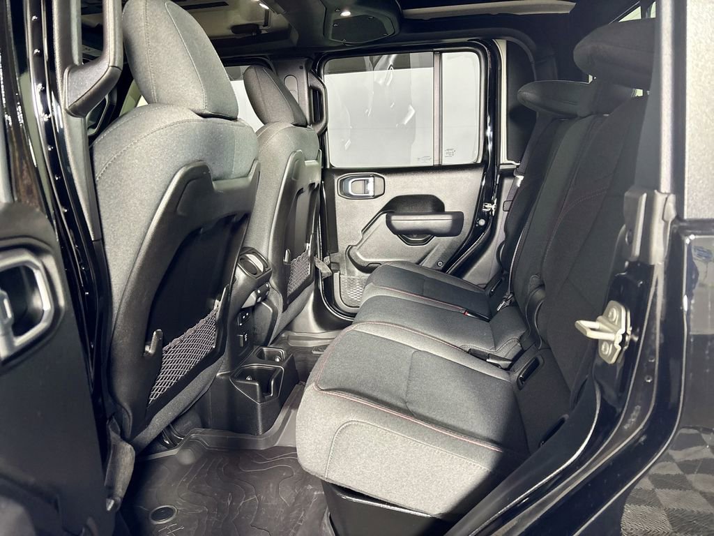 Used 2024 Jeep Gladiator Rubicon w/ Technology Group image 20