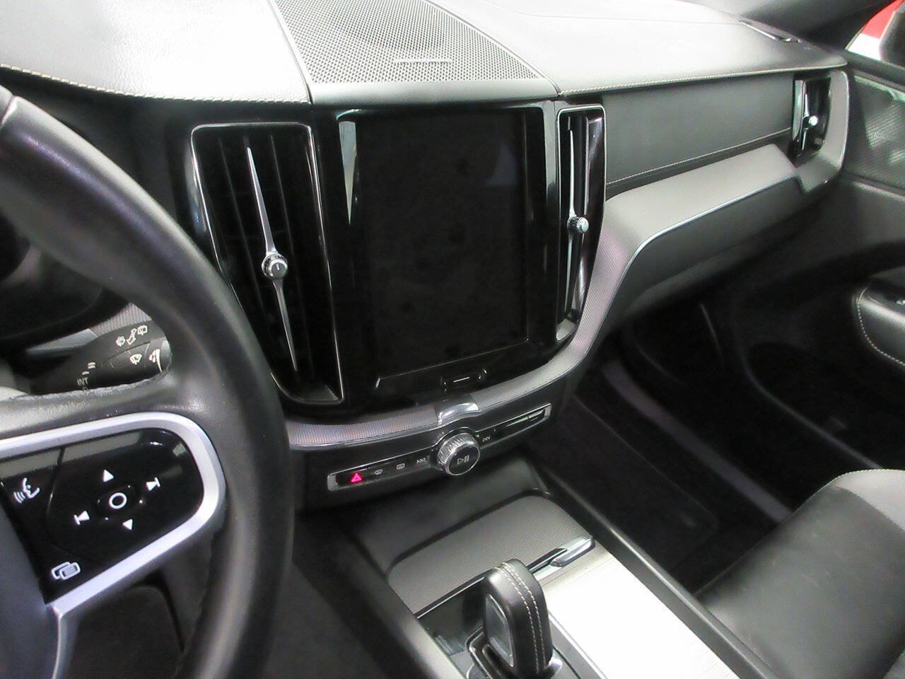 Used 2022 Volvo XC60 B5 R-Design w/ Advanced Package AWD/4WD image 25