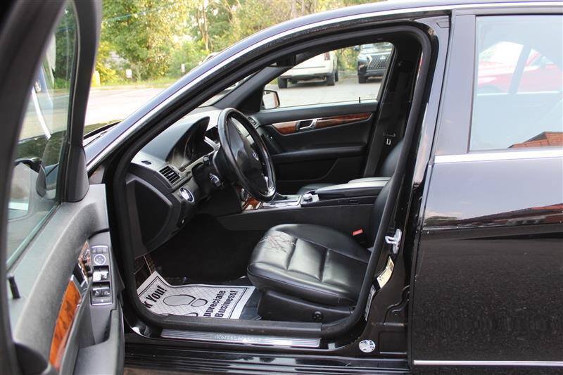 Used 2011 Mercedes-Benz C 300 4MATIC Sedan image 10