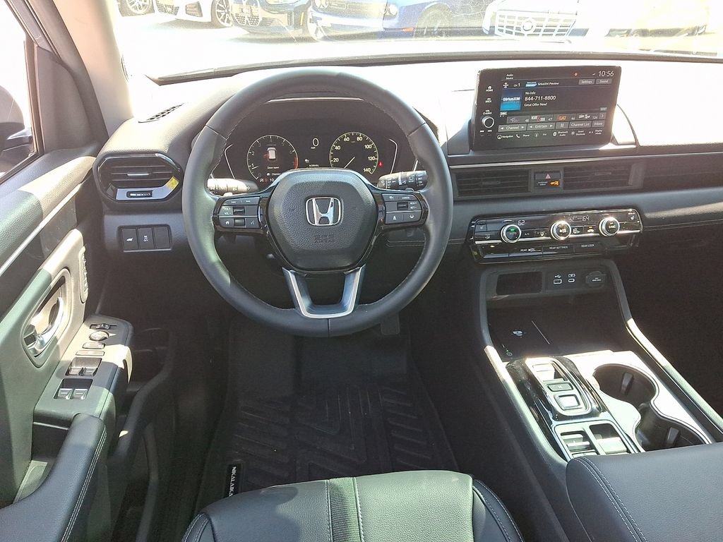 Used 2025 Honda Pilot Touring image 11