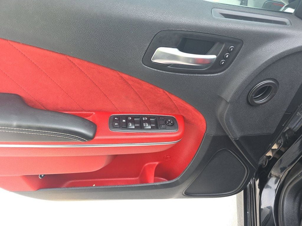 Used 2018 Dodge Charger SRT w/ Harman/Kardon Audio Group RWD image 10