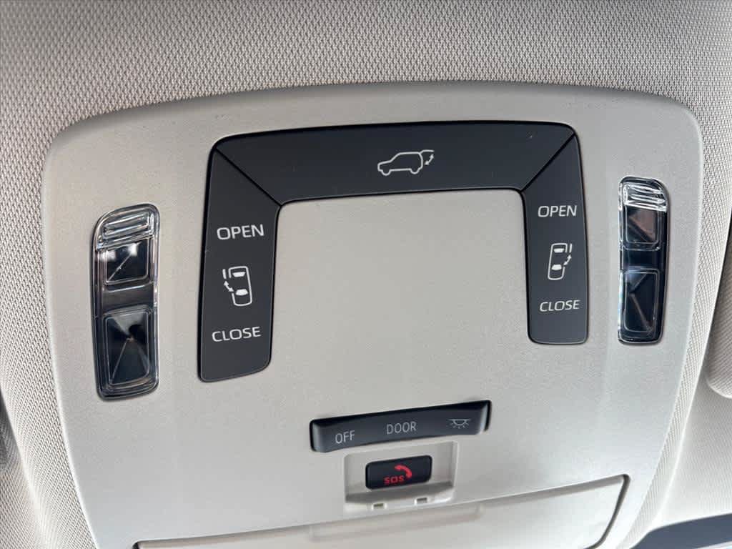 New 2026 Toyota Sienna LE FWD image 18