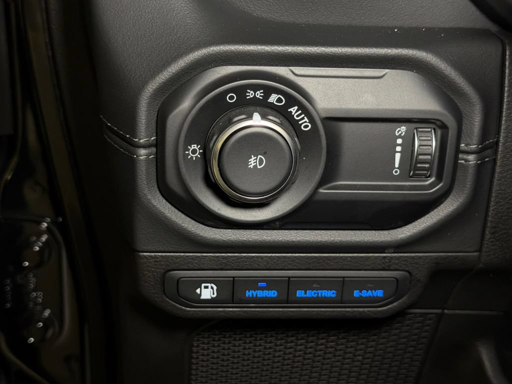 Used 2024 Jeep Wrangler High Altitude AWD/4WD image 30