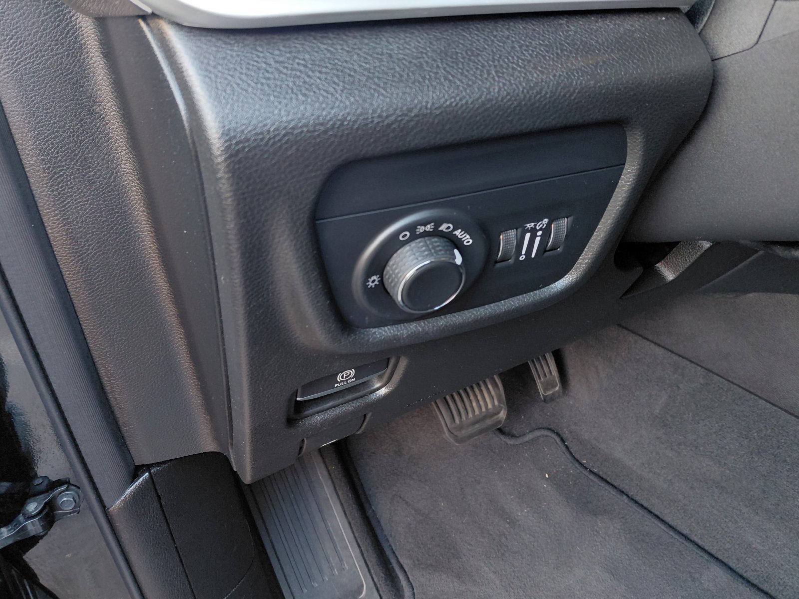 Used 2022 Jeep Grand Cherokee Laredo w/ Luxury Tech Group I AWD/4WD image 21