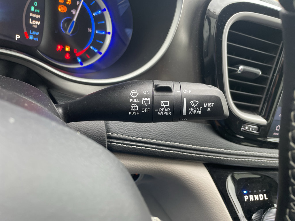 Used 2024 Chrysler Pacifica Select FWD image 24