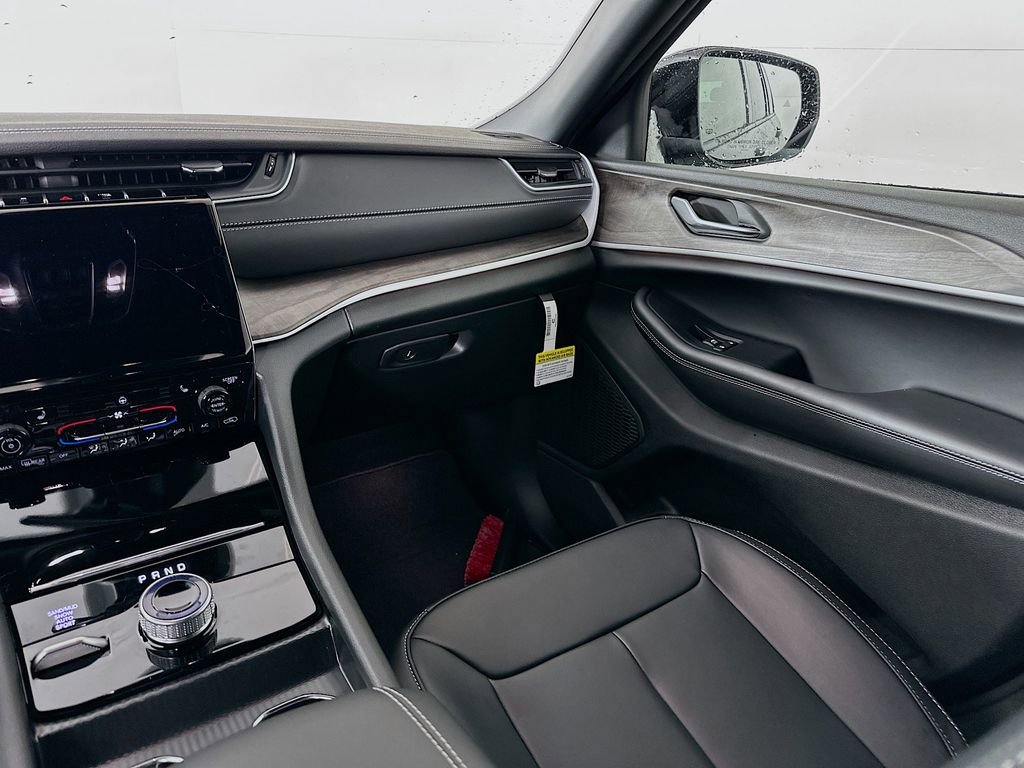 New 2025 Jeep Grand Cherokee Limited image 30