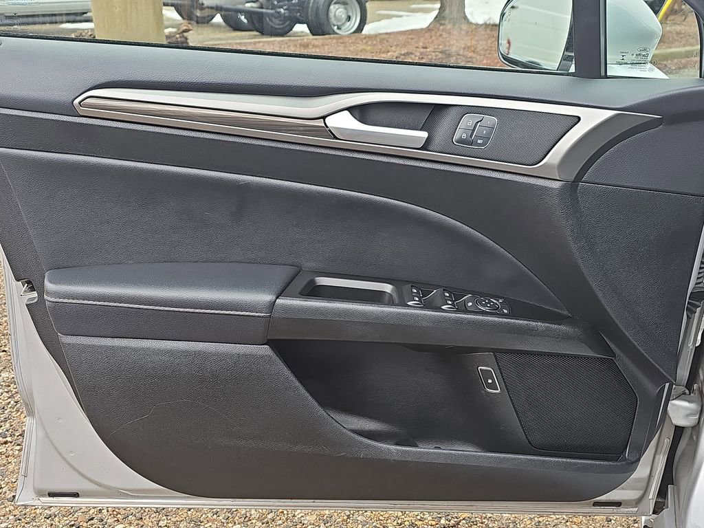 Used 2017 Ford Fusion Energi SE image 27