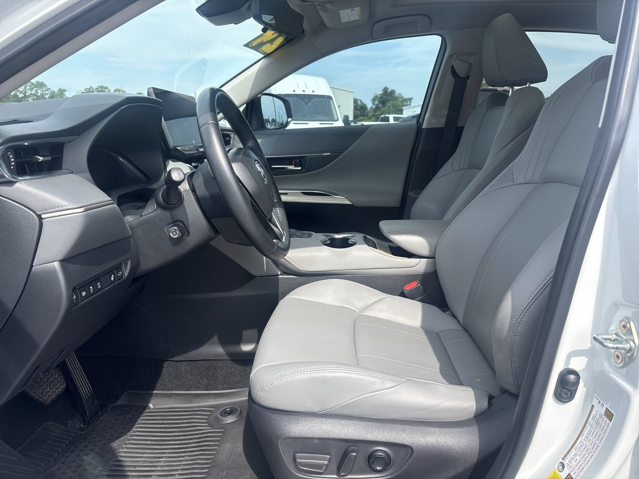 Used 2024 Toyota Venza Limited AWD/4WD image 9