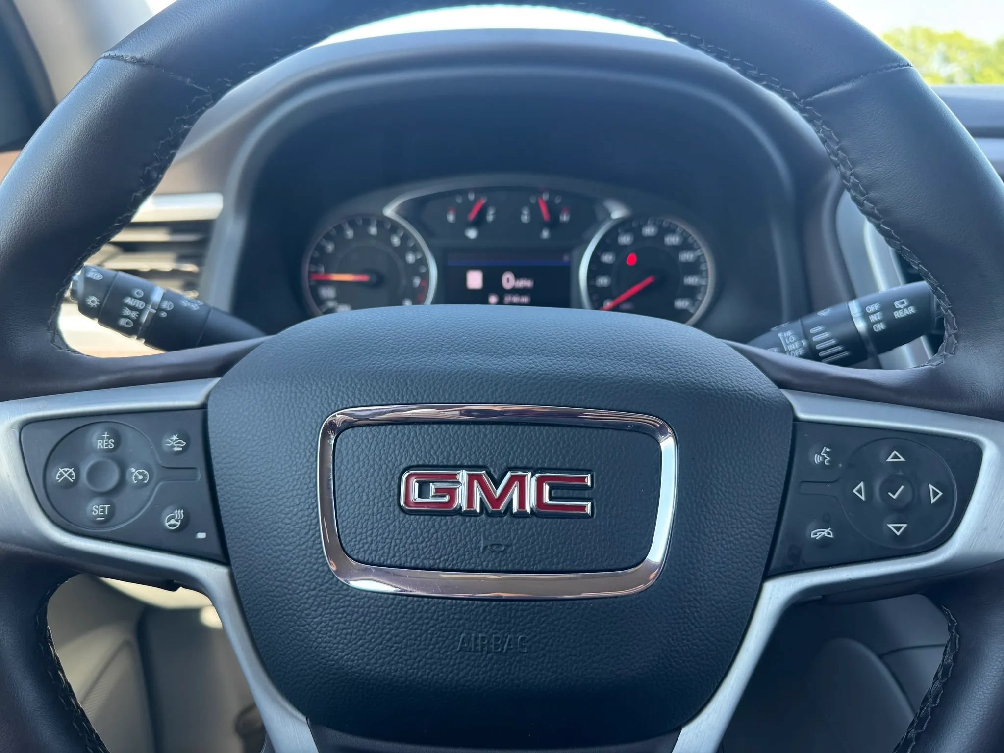 Used 2023 GMC Acadia SLT w/ Preferred Package AWD/4WD image 22