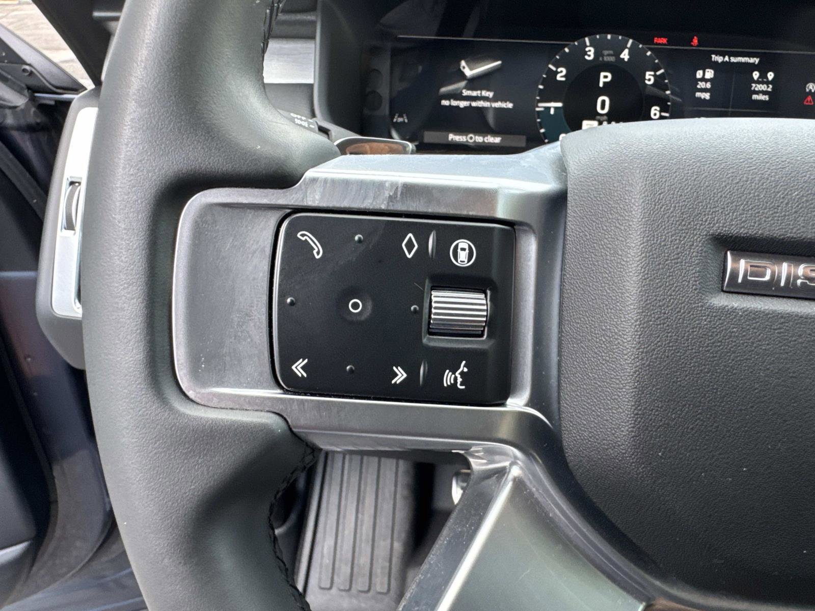 Used 2024 Land Rover Discovery Dynamic SE image 32