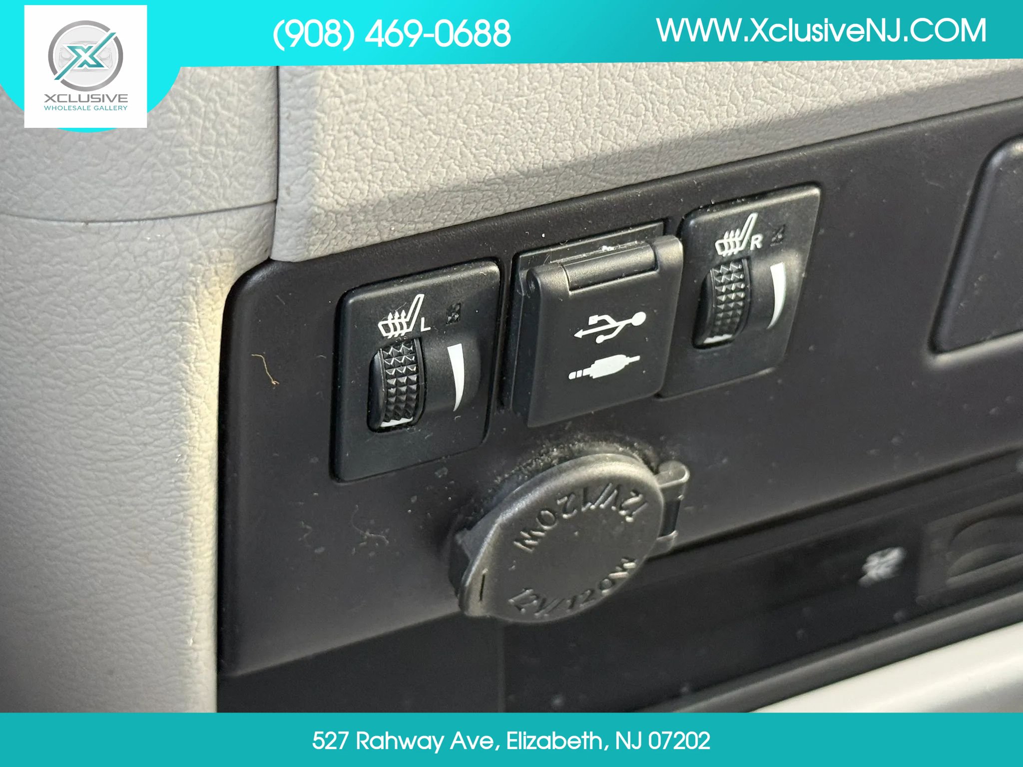 Used 2019 Toyota Sienna XLE Premium w/ Carpet Mat Package FWD image 19