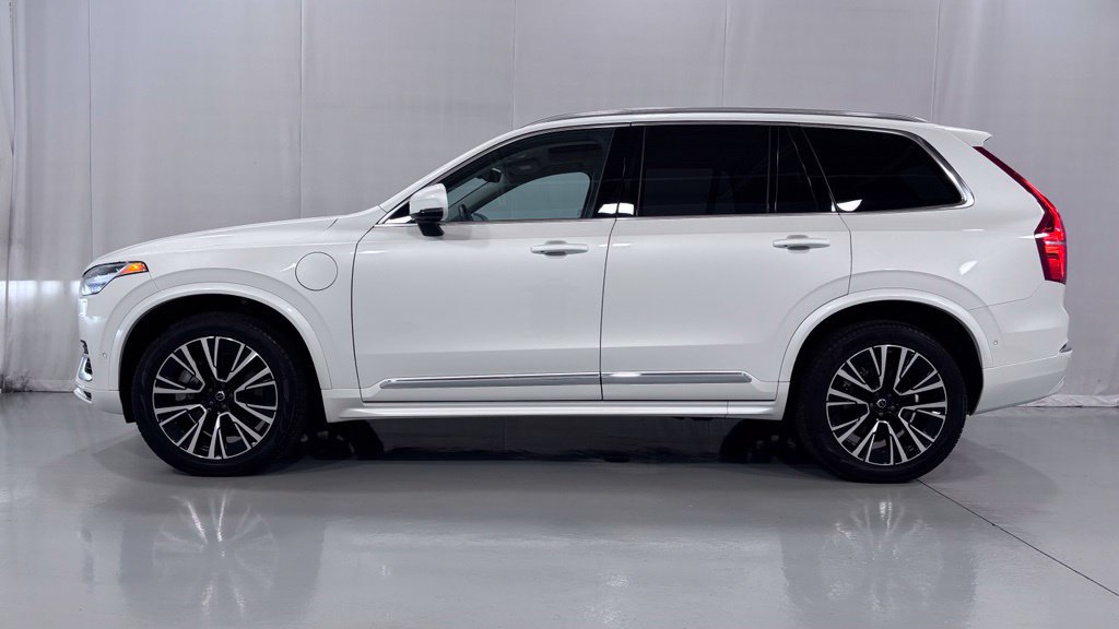 Certified 2025 Volvo XC90 T8 Plus w/ Protection Package Premier AWD/4WD image 9