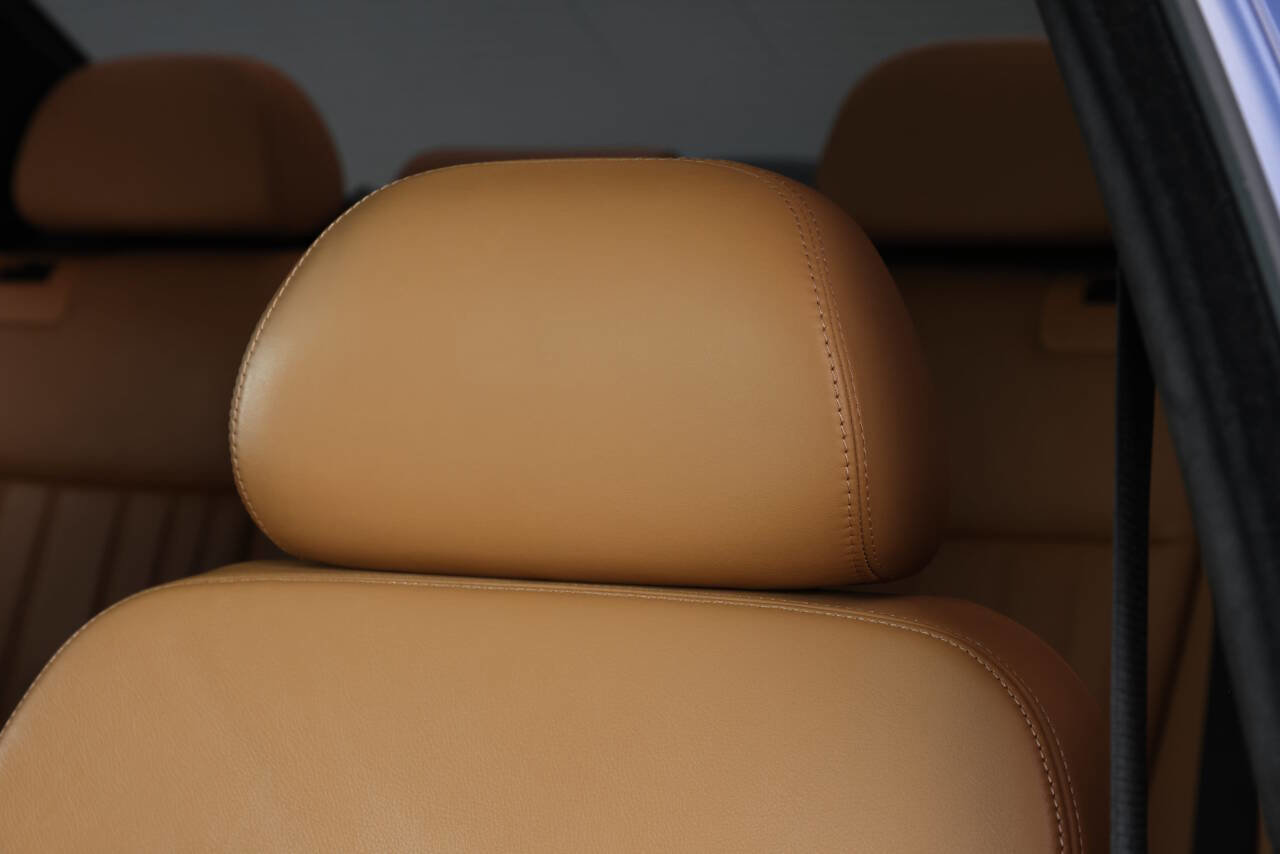 Used 2002 BMW M5 image 48