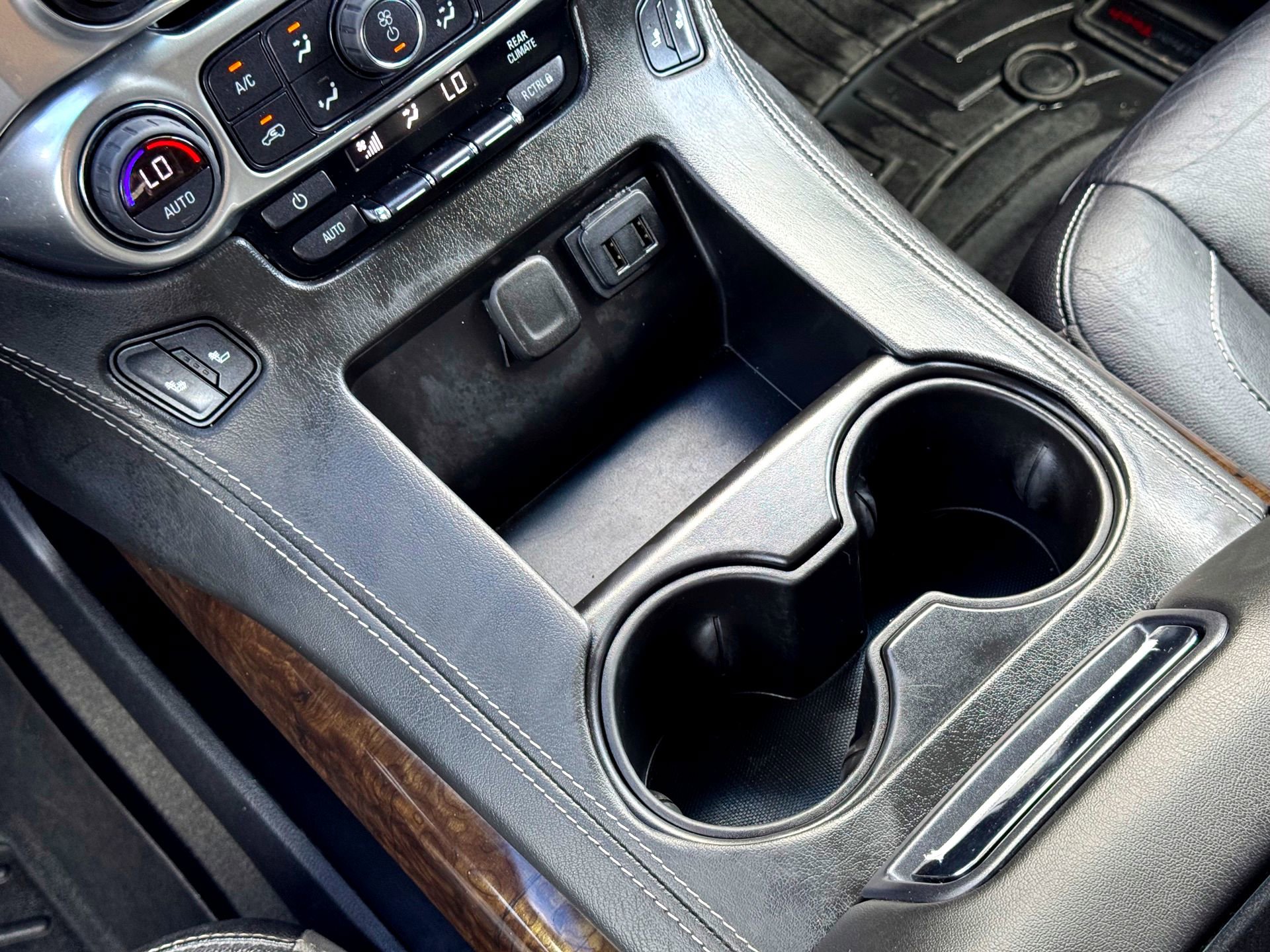 Used 2020 Chevrolet Suburban LT image 30