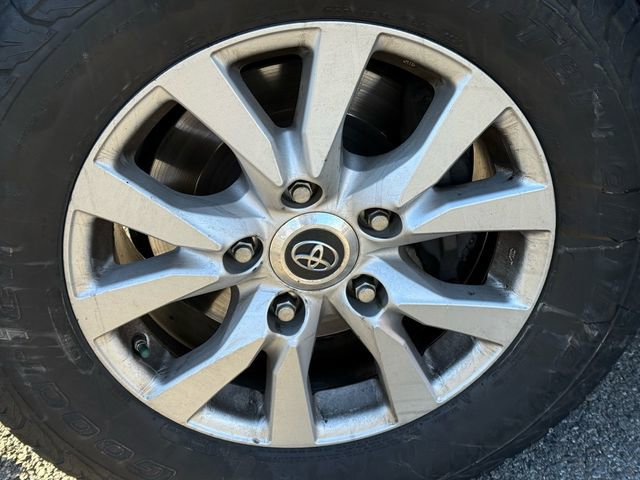 Used 2019 Toyota Land Cruiser image 16