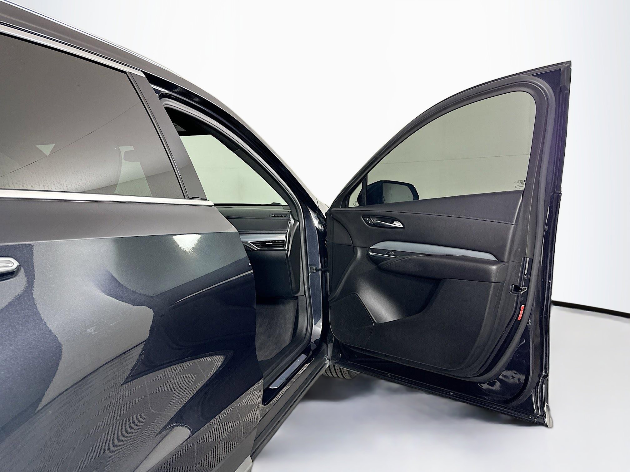 Used 2023 Cadillac XT4 Premium Luxury image 31