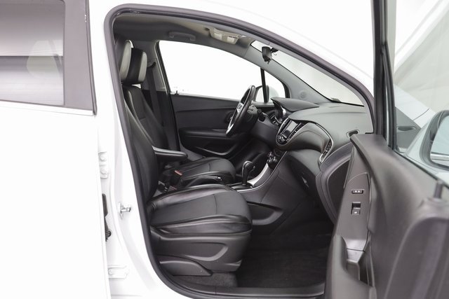 Certified 2020 Chevrolet Trax LT w/ LT Convenience Package image 17
