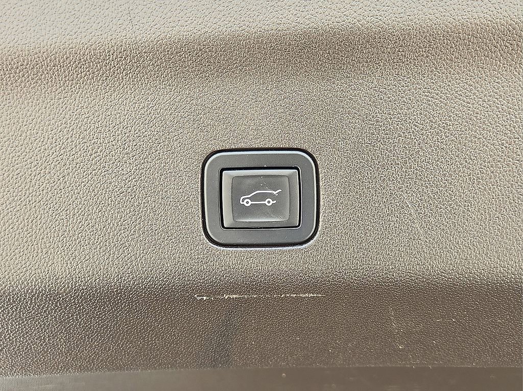 Used 2024 GMC Yukon Denali image 16