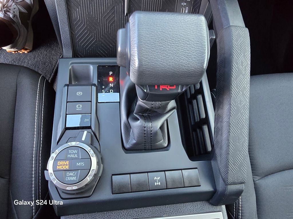 Used 2024 Toyota Tacoma TRD Off-Road image 31