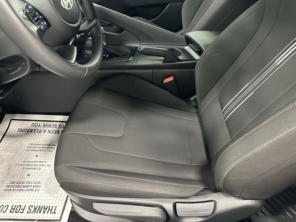 Used 2025 Hyundai Elantra Sport image 12