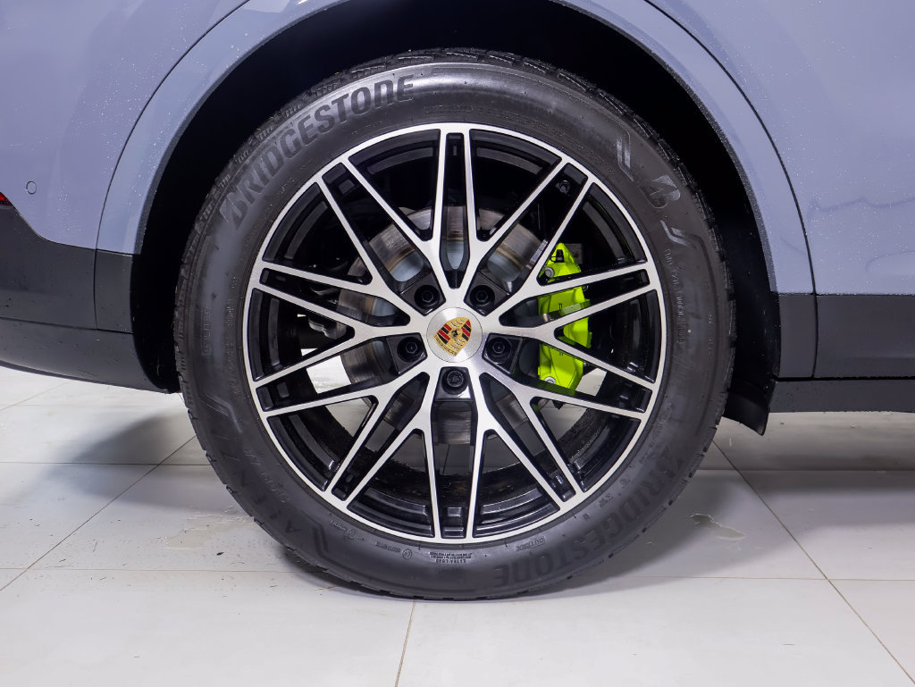 Certified 2026 Porsche Cayenne Coupe AWD/4WD image 32