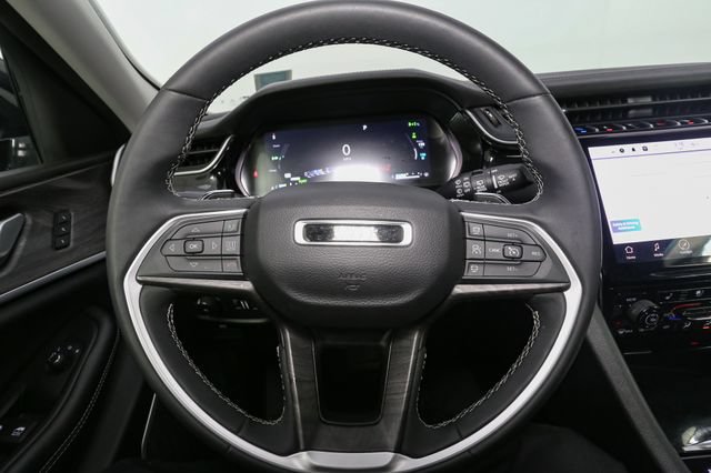 Used 2023 Jeep Grand Cherokee 4WD 4xe image 36