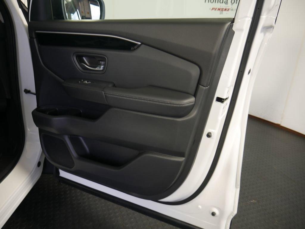 Certified 2023 Honda Pilot Touring image 5