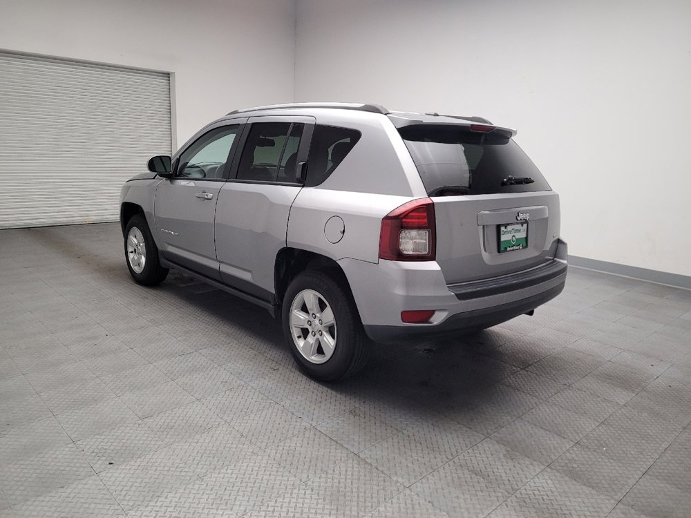 Used 2016 Jeep Compass Latitude FWD image 5
