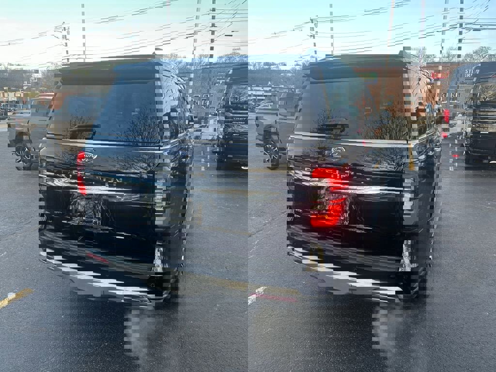 Used 2024 Ford Expedition Limited image 5