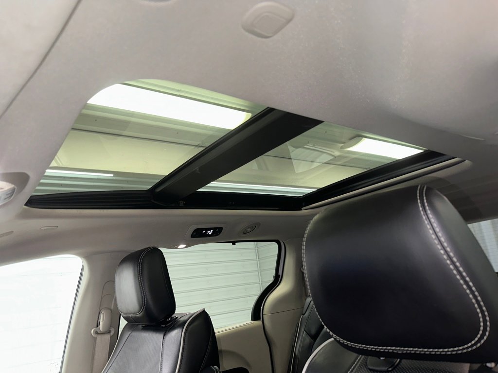 Used 2023 Chrysler Pacifica Limited image 7