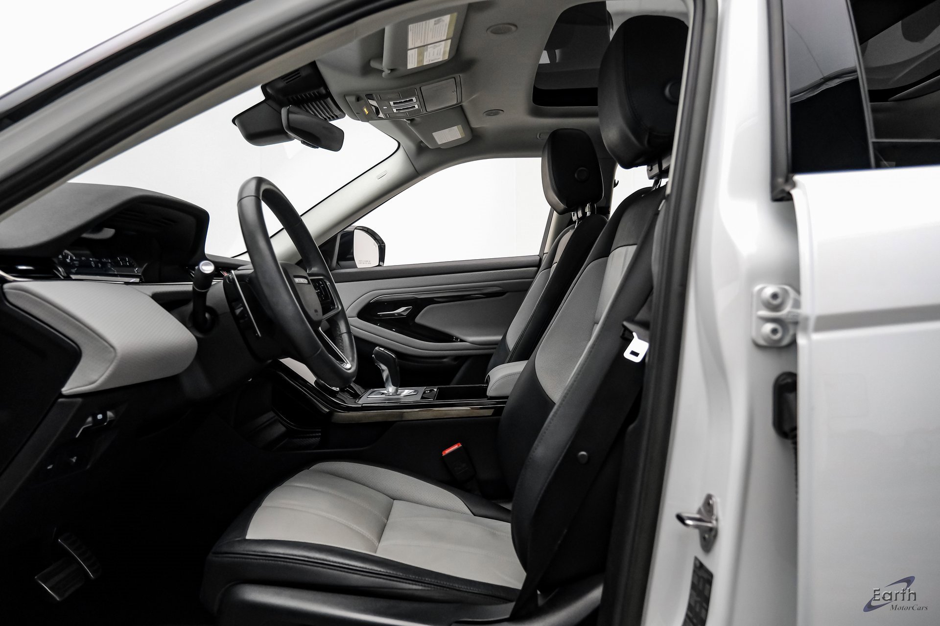 Used 2023 Land Rover Range Rover Evoque R-Dynamic S image 28