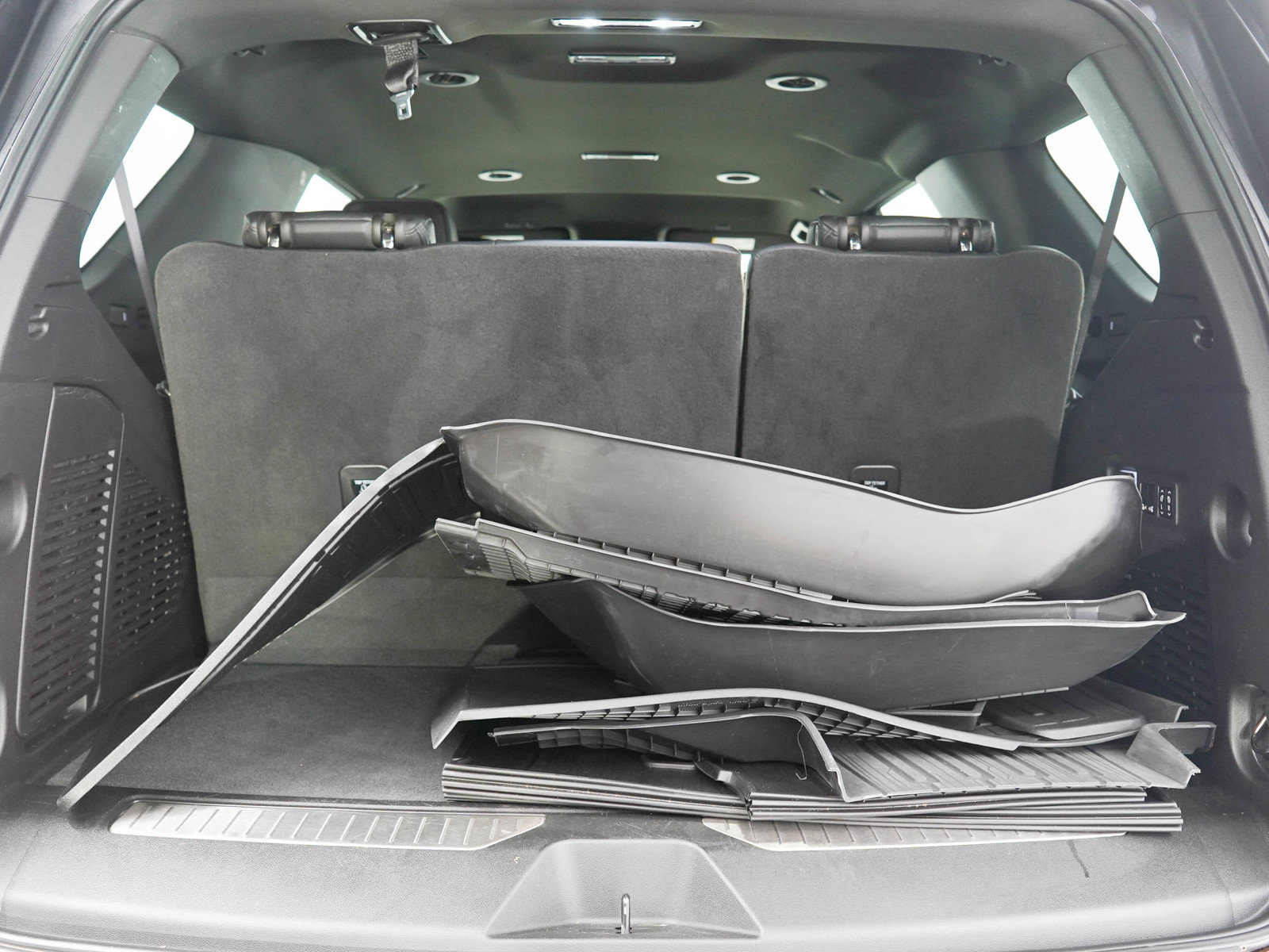 Used 2023 GMC Yukon Denali AWD/4WD image 9