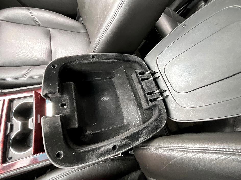 Used 2014 Cadillac Escalade Luxury image 26