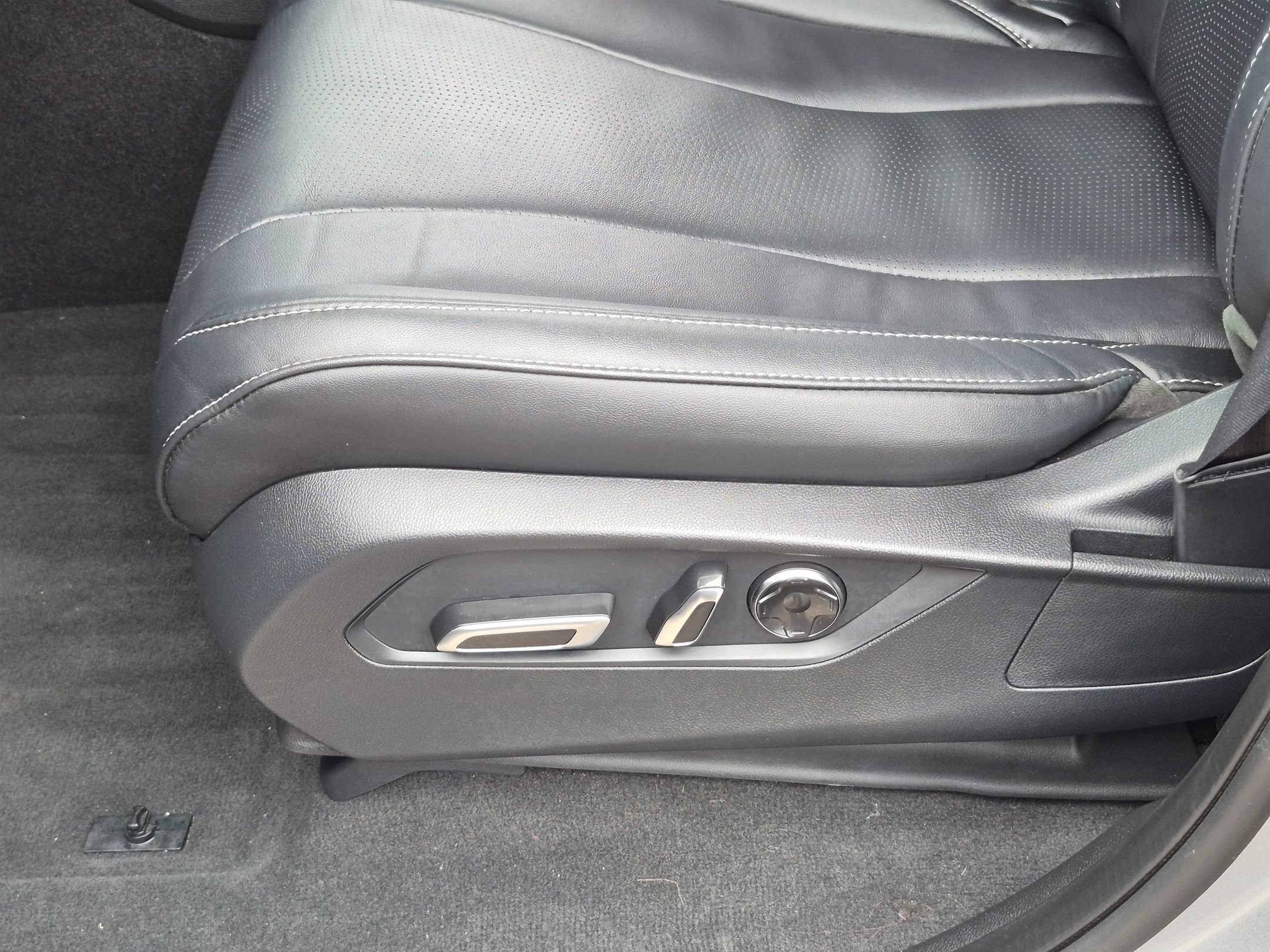 Used 2025 Acura MDX SH-AWD w/ Technology Package image 12