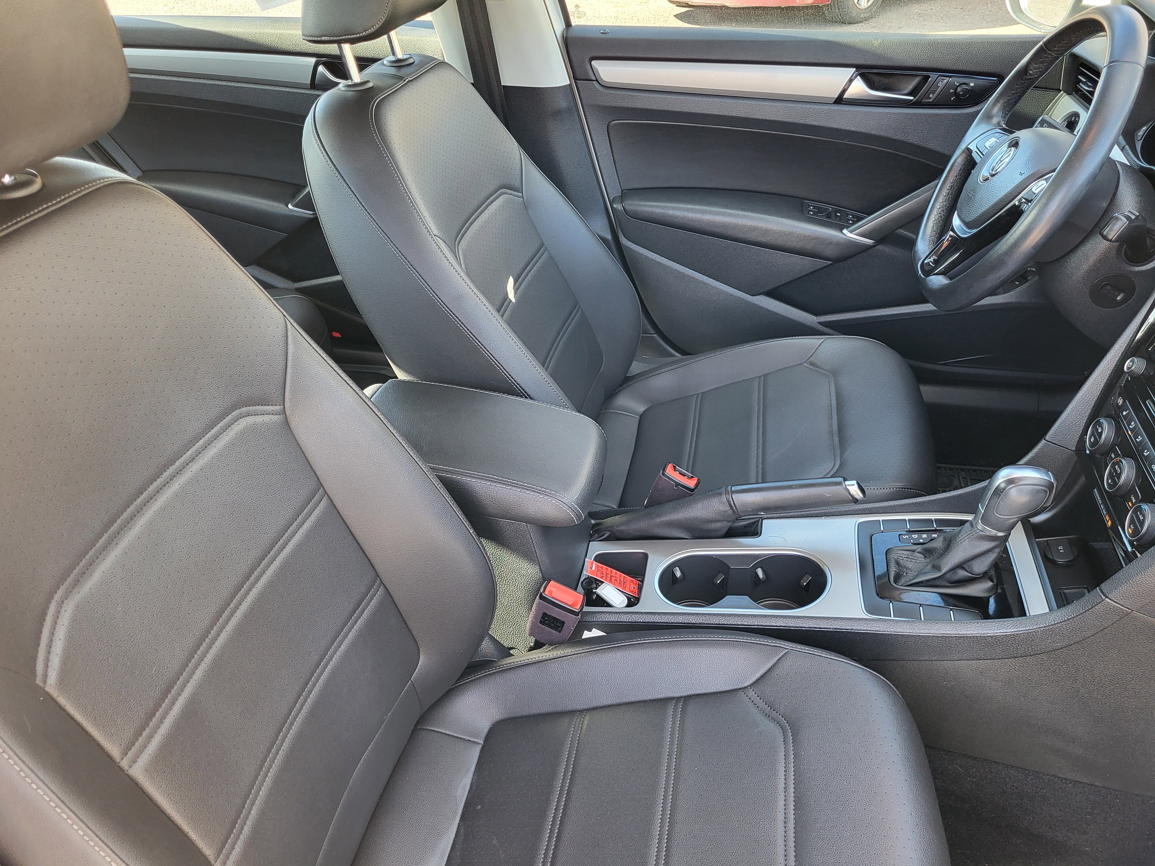 Used 2020 Volkswagen Passat 2.0T SE image 14