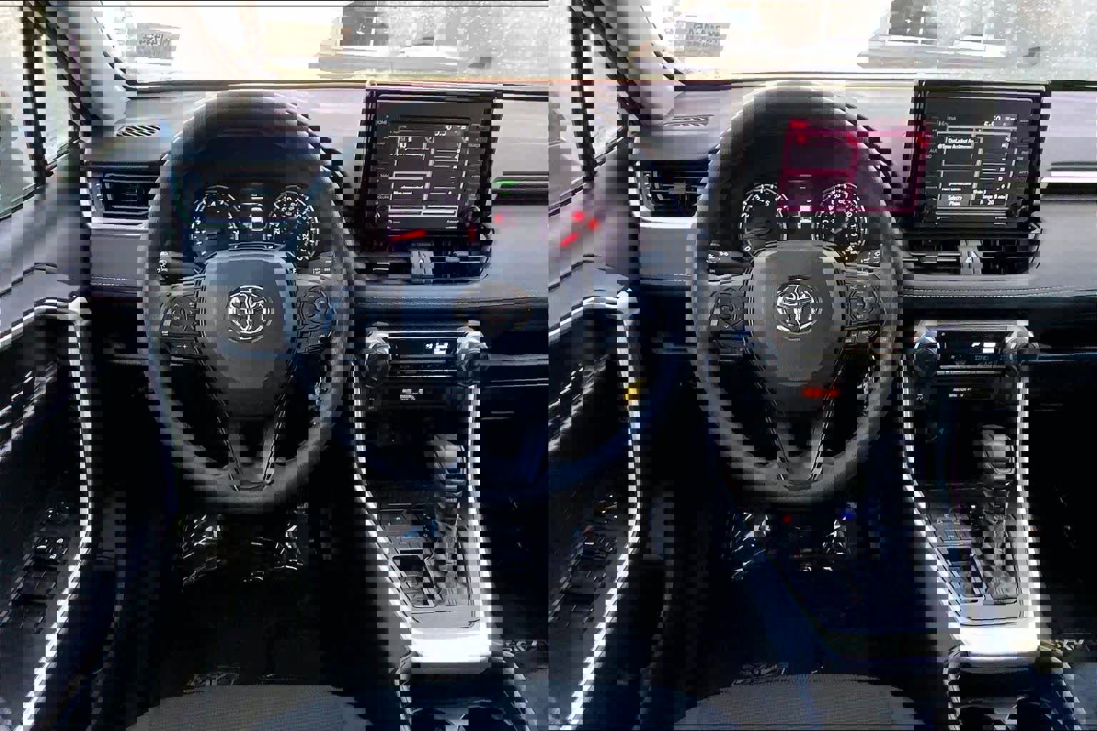 Certified 2021 Toyota RAV4 LE image 6