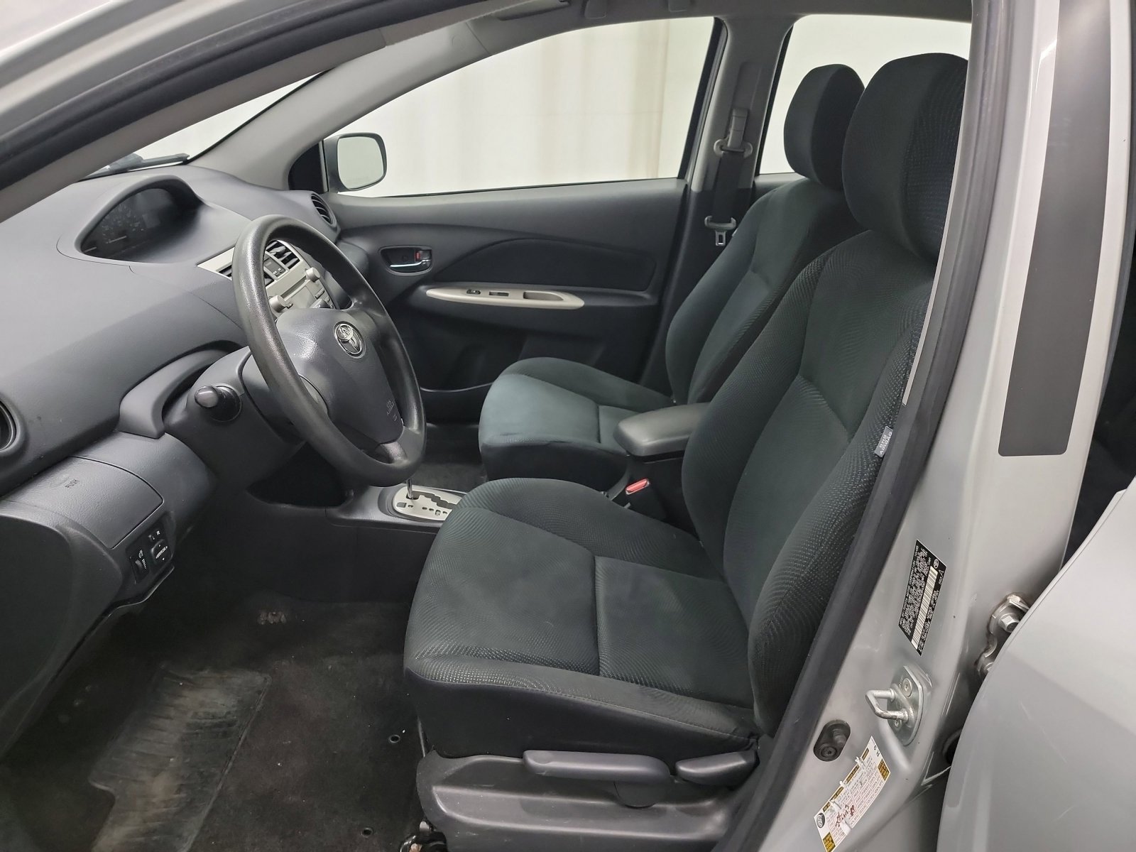 Used 2009 Toyota Yaris Sedan image 12