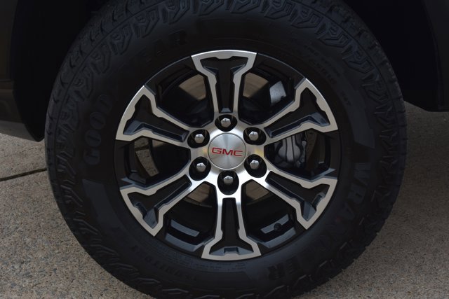 Used 2025 GMC Canyon AT4 image 10