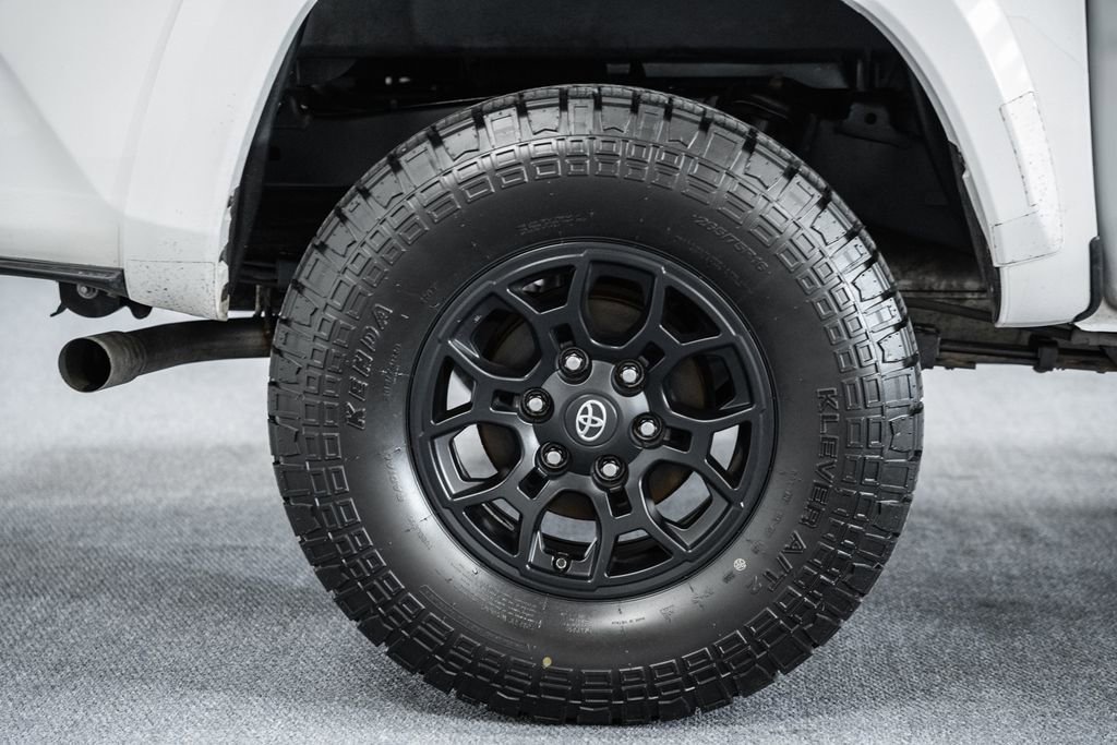 Used 2020 Toyota Tacoma SR5 image 18