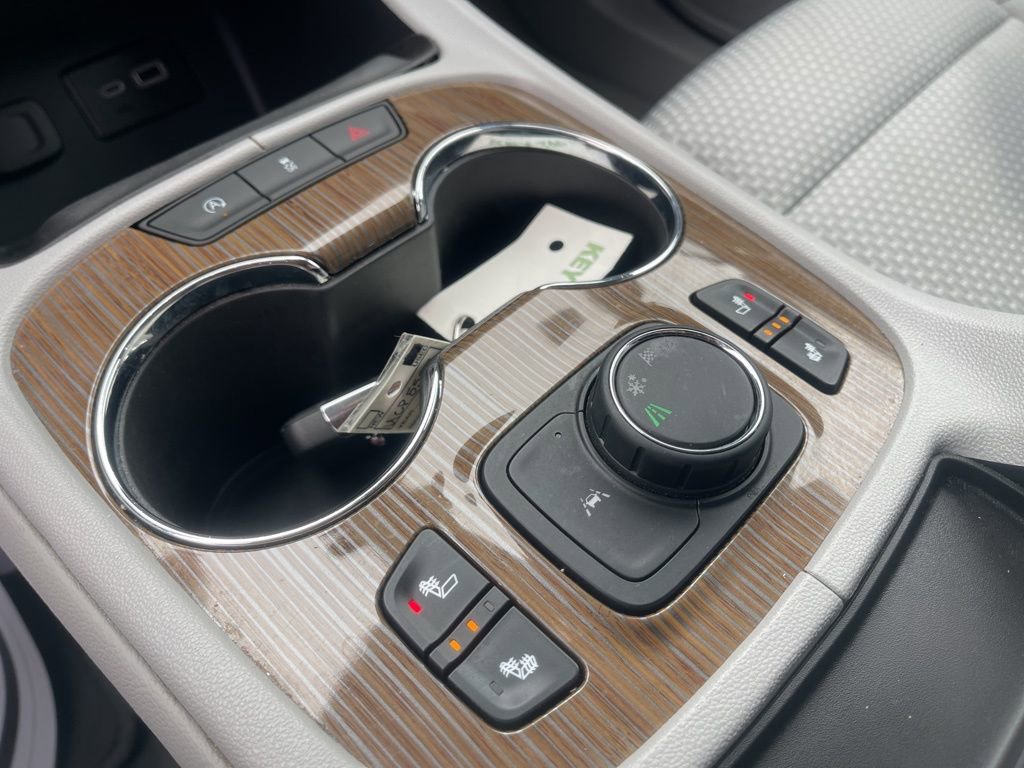 Certified 2023 GMC Acadia SLE w/ Driver Convenience Package image 34